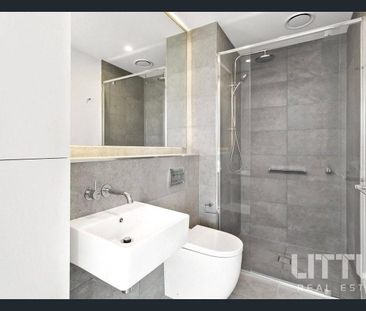 Oversized balcony with city views - Photo 4