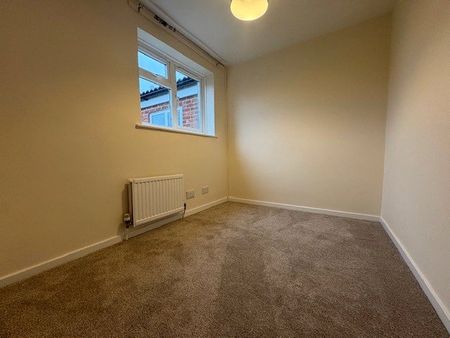 3 bedroom terraced to rent - Photo 4