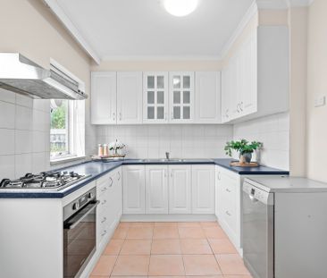 LIGHT FILLED APARTMENT IN KEW - Photo 1