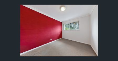 Modern 3-Bedroom Townhouse with Study, Balcony & Covered Patio - In Central Location! - Photo 4