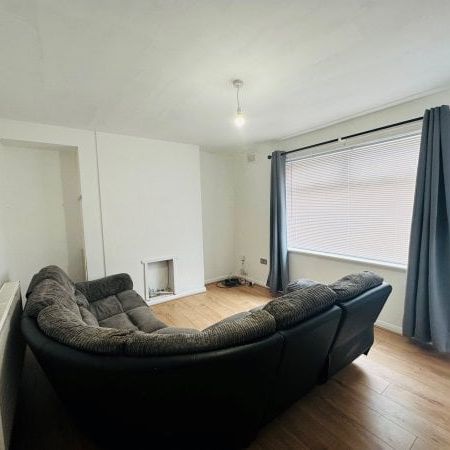 Longford Crescent, Nottingham, NG6 - Photo 1