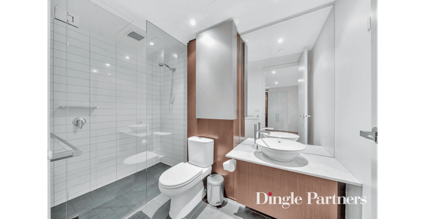 Beautifully Presented One-Bedroom Apartment with City Views - Photo 1