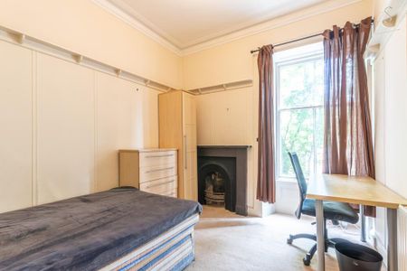 4 bedroom flat to rent - Photo 2