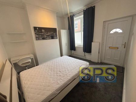 4 bedroom terraced house to rent - Photo 5