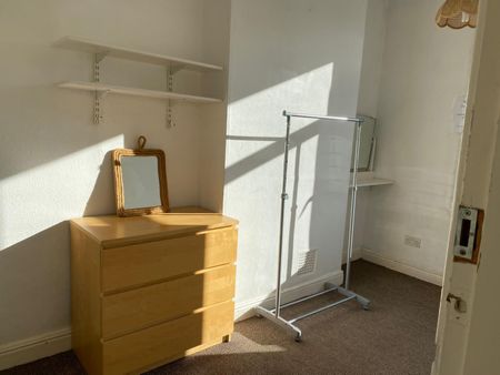 3 Bed Accommodation Just 400m from Nottingham University Gates! - Photo 3