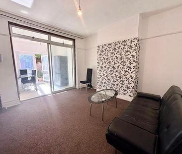 4 bedroom semi-detached house to rent - Photo 4