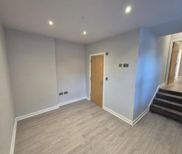 3 bedroom flat to rent - Photo 6