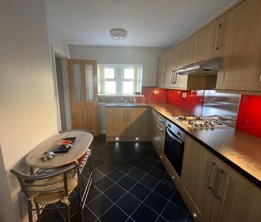 2 bedroom end of terrace house to rent - Photo 3