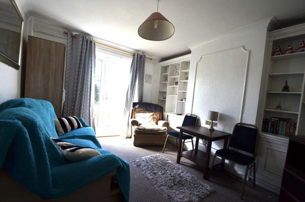 5 bedroom Semi-detached house to rent - Photo 1