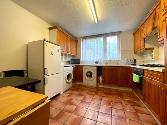 3 bedroom flat share to rent - Photo 1