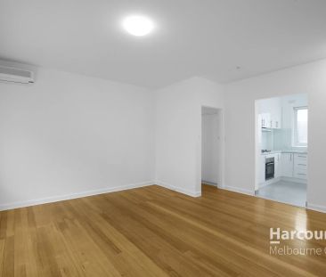 Perfect Location! - Photo 4