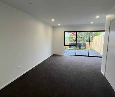 Brand New Home in a Quiet Chartwell Street - Photo 4