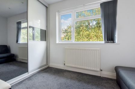 2 bedroom end of terrace house to rent - Photo 4