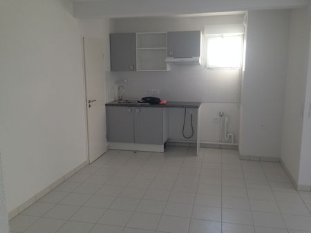 Location Appartement 3 pièces 69m² - Photo 2