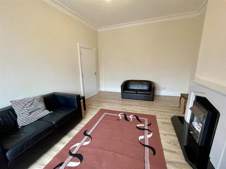 3 bedroom flat to rent - Photo 2