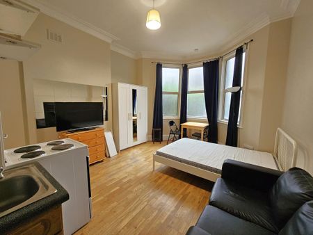 Studio to rent - Photo 2