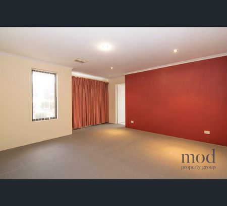 22 Urquhart Ct, Canning Vale, WA 6155 - Photo 2