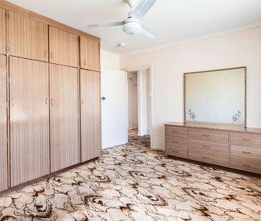 Neat & Tidy Home in Prime Location – Close to Marion Shopping Centre! - Photo 2