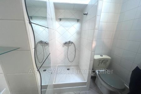 Location Appartement 1 pièce 35m² SIX FOURS LES PLAGES 83140 - Photo 5