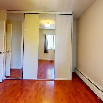 $2000 Charming 1-Bedroom Apartment in Prime Kitsilano – Villa Fiorita - Photo 1