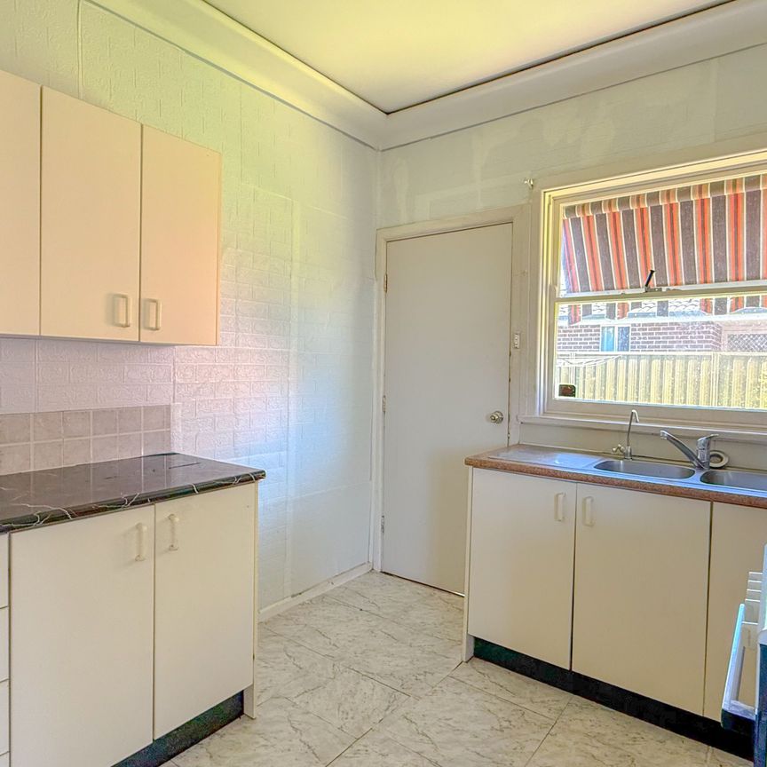 3 BEDROOM HOUSE - READY TO MOVE IN - Photo 1