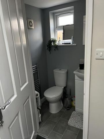 Stylish ground floor ensuite room. - Photo 5