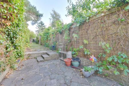 3 bedroom terraced house to rent - Photo 2