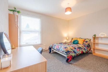 4 bedroom terraced house to rent - Photo 3