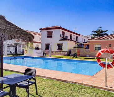 Alquiler de chalet adosado en Calle Capri - Photo 2