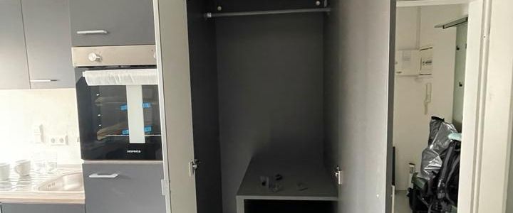 Top Möblierte Einzimmerwohnung mit Badewanne - Photo 1