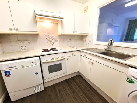 2 bedroom terraced house to rent - Photo 4