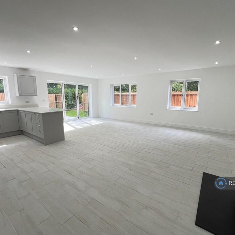 3 bedroom bungalow to rent - Photo 1