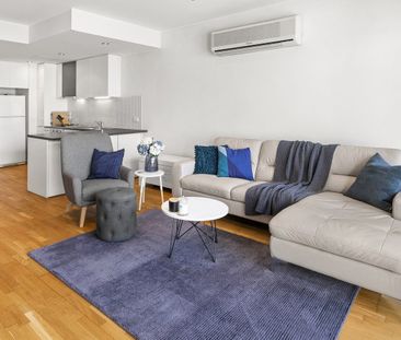 Beachside Living in the Heart of Port Melbourne – Stylish 2-Bedroom... - Photo 2