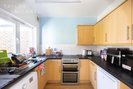 3 bedroom terraced house to rent - Photo 5