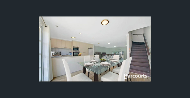 Spacious Three Bedrooms Townhouse in the heart of South Yarra - Photo 1