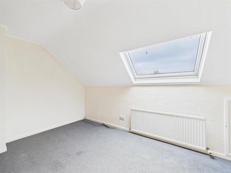 3 bedroom flat to rent - Photo 4