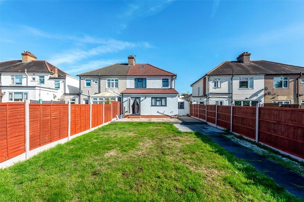 4 bedroom semi-detached house to rent - Photo 1