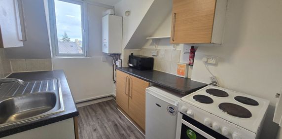 1 Bed Flat, Eardley Road, SW16 - Photo 2