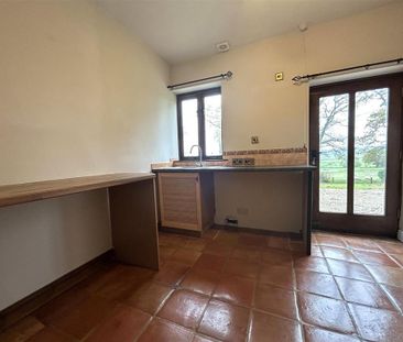 4 bedroom barn conversion to rent - Photo 6