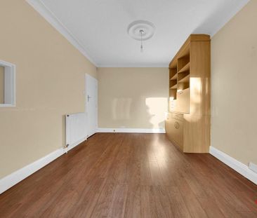 3 bedroom end of terrace house to rent - Photo 4