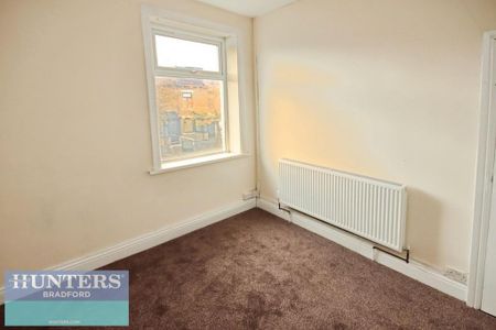 3 bedroom end of terrace house to rent - Photo 3