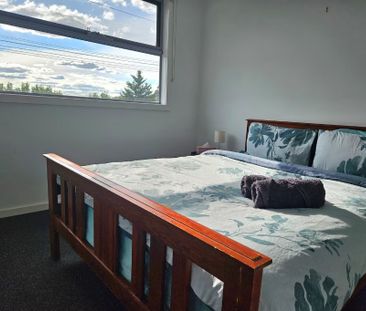 FULLY FURNISHED TOWNHOUSE - Photo 6