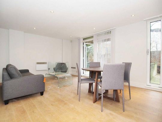 2 bedroom flat to rent - Photo 1