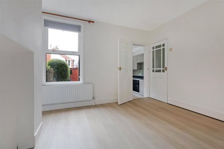 3 bedroom semi-detached house to rent - Photo 4