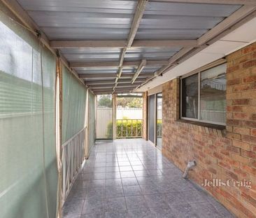 2/5 Alma Court, Springvale - Photo 3