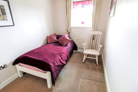 3 bedroom semi-detached house to rent - Photo 5