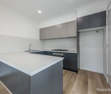 Modern Townhouse - Photo 4