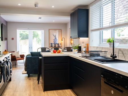 Luxury 6-bedroom, all en-suite Student House! - Photo 5