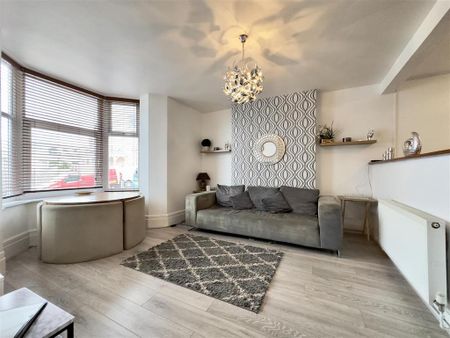 3 bedroom apartment to rent - Photo 2