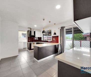 Charming Family Home in a Peaceful Neighbourhood - Photo 4